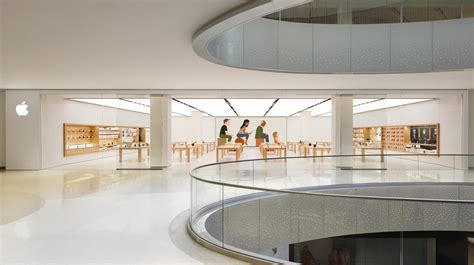 beverly center apple store.